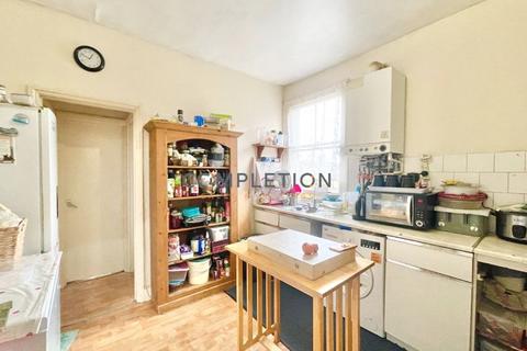 2 bedroom maisonette for sale - Two Bedroom, Victorian Flat for Sale, Chingford Road, Walthamstow E17