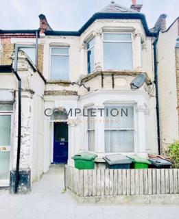 2 bedroom maisonette for sale, Chingford Road, London E17