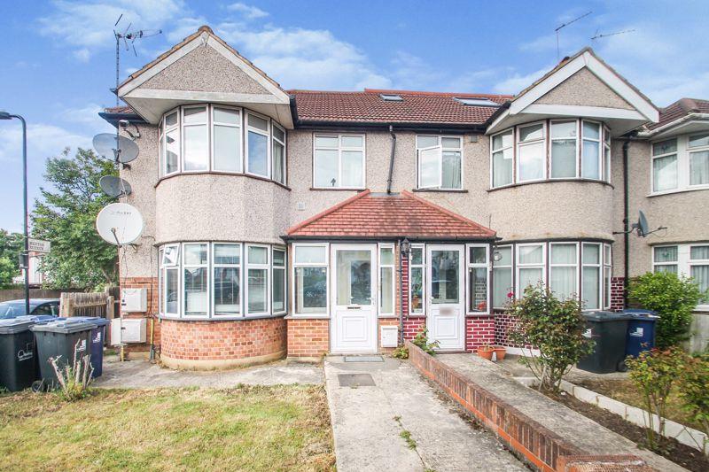 Whitton Avenue West, Northolt 2 bed apartment for sale £320,000
