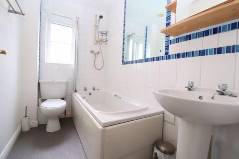 2 bedroom semi-detached house to rent, The Plantation, Gloucester