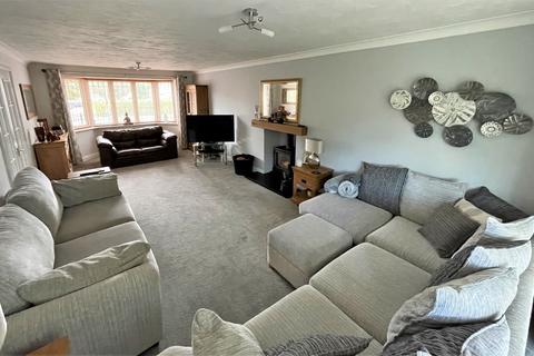 5 bedroom detached house for sale - Lexden Close, Wootton, Northampton, NN4