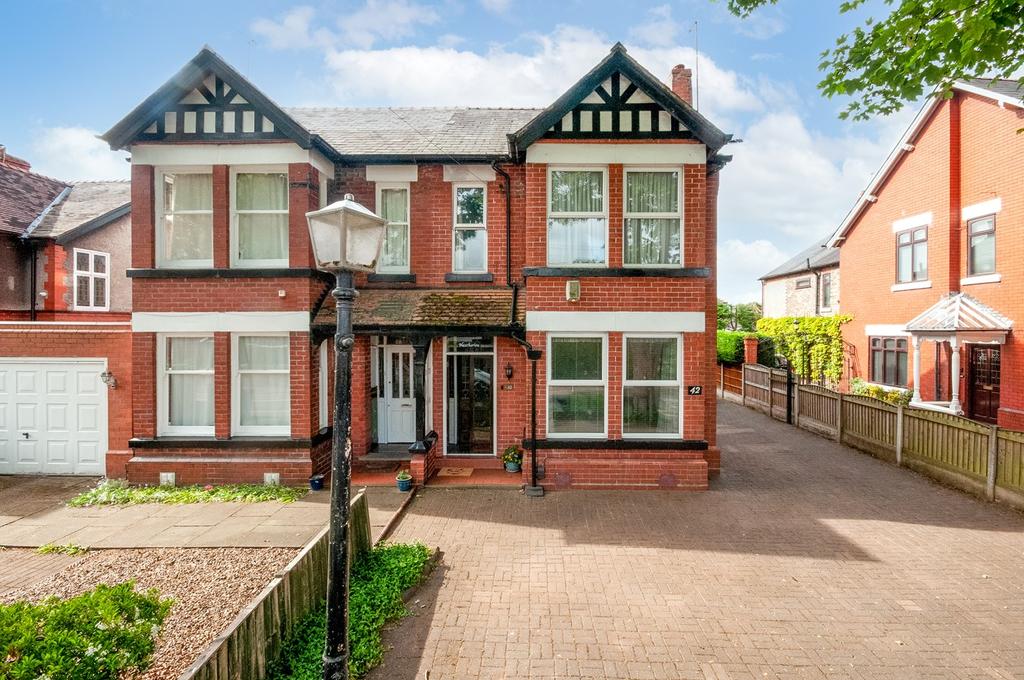 Green Lane, Padgate, Warrington, WA1 4 bed semidetached house for sale