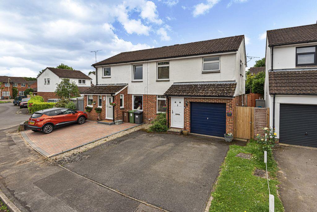 Ramsdell Close, Tadley RG26 3TU 4 bed semidetached house £340,000