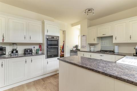 3 bedroom apartment for sale - Brooklands Court, Otley