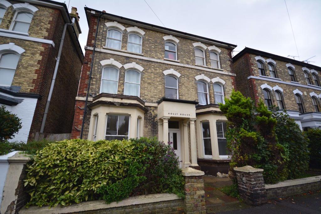 Gladstone, Road, Broadstairs, CT10 2HY 1 bed flat £750 pcm (£173 pw)