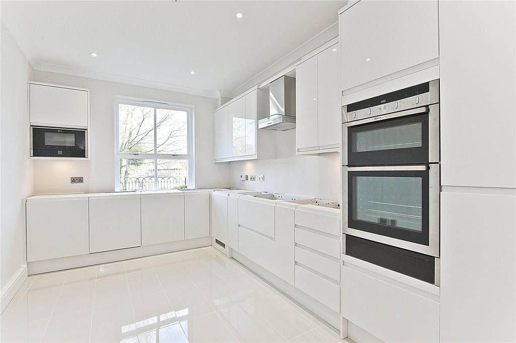 Hampton Court Crescent, Graburn Way, East Molesey, Surrey, KT8 3 bed