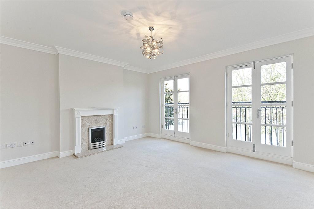 Hampton Court Crescent, Graburn Way, East Molesey, Surrey, KT8 3 bed