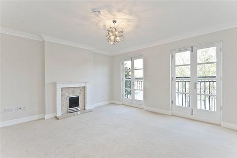 3 bedroom terraced house to rent, Hampton Court Crescent, Graburn Way, East Molesey, Surrey, KT8