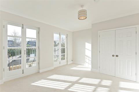 3 bedroom terraced house to rent, Hampton Court Crescent, Graburn Way, East Molesey, Surrey, KT8