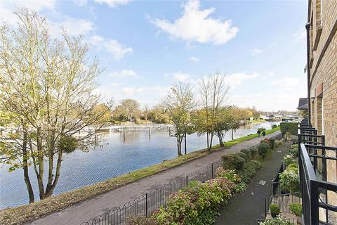 3 bedroom terraced house to rent, Hampton Court Crescent, Graburn Way, East Molesey, Surrey, KT8