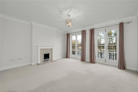 3 bedroom terraced house to rent, Hampton Court Crescent, Graburn Way, East Molesey, Surrey, KT8