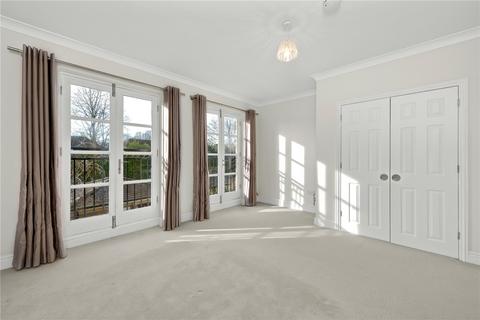 3 bedroom terraced house to rent, Hampton Court Crescent, Graburn Way, East Molesey, Surrey, KT8