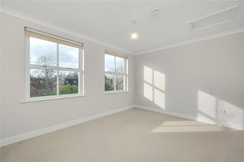 3 bedroom terraced house to rent, Hampton Court Crescent, Graburn Way, East Molesey, Surrey, KT8