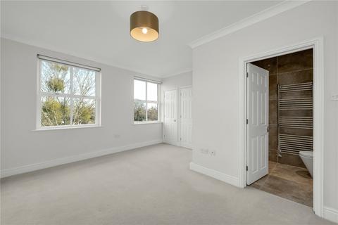 3 bedroom terraced house to rent, Hampton Court Crescent, Graburn Way, East Molesey, Surrey, KT8