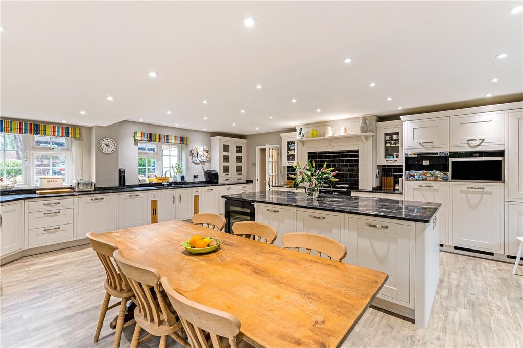 Kitchen &amp; Dining Rm