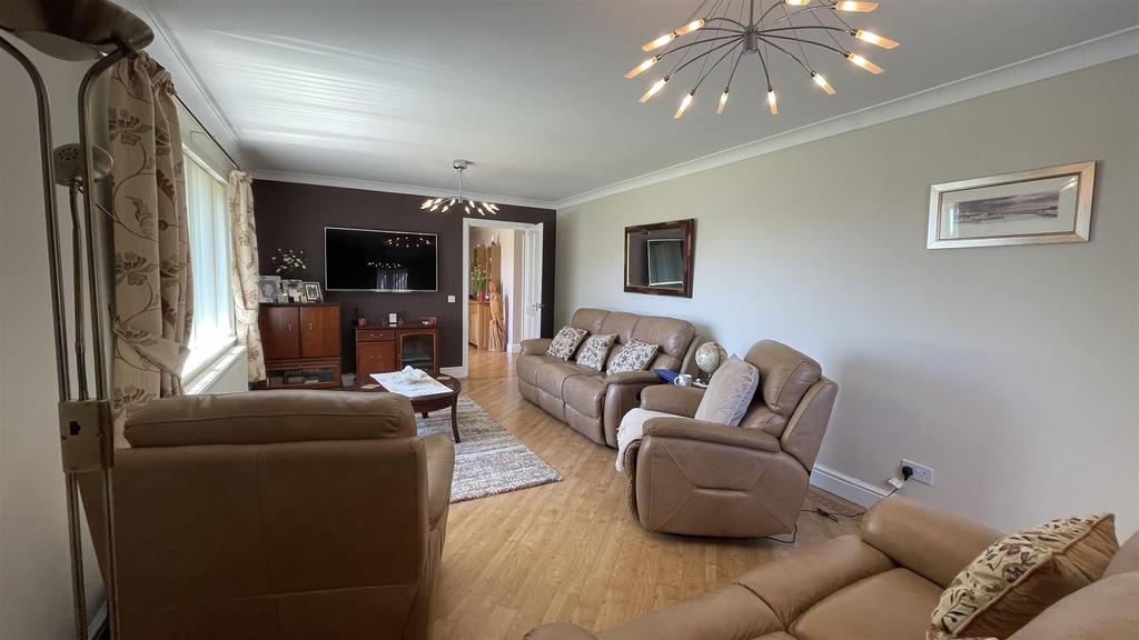 Skomer Drive, Milford Haven 3 bed detached bungalow £318,000