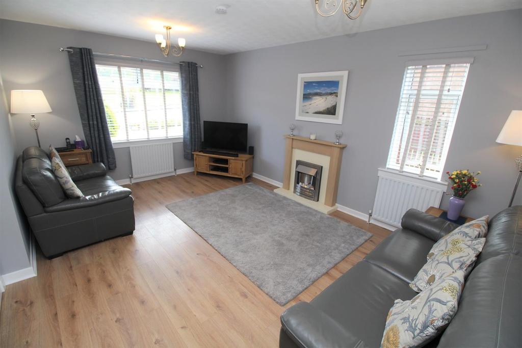 Cullen Crescent, Inverkip 4 bed detached house £252,000