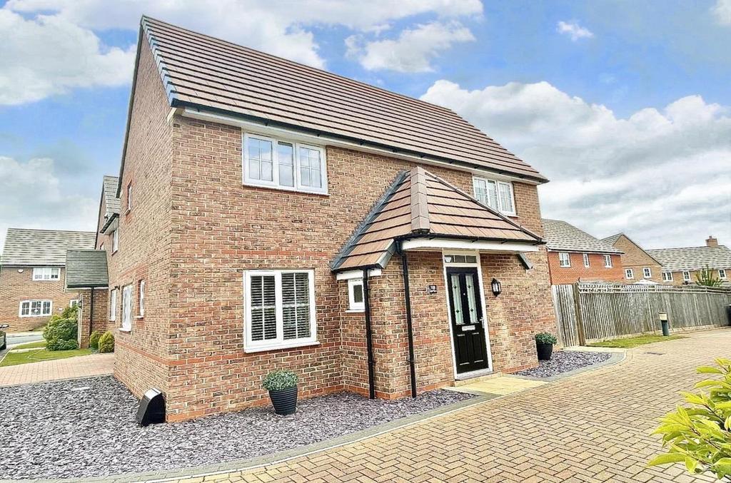 Oak Row, Brixworth, Northamptonshire... 3 bed detached house £340,000