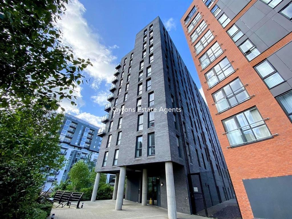 Riverside, Lowry Wharf, Derwent Street 3 bed apartment £250,000
