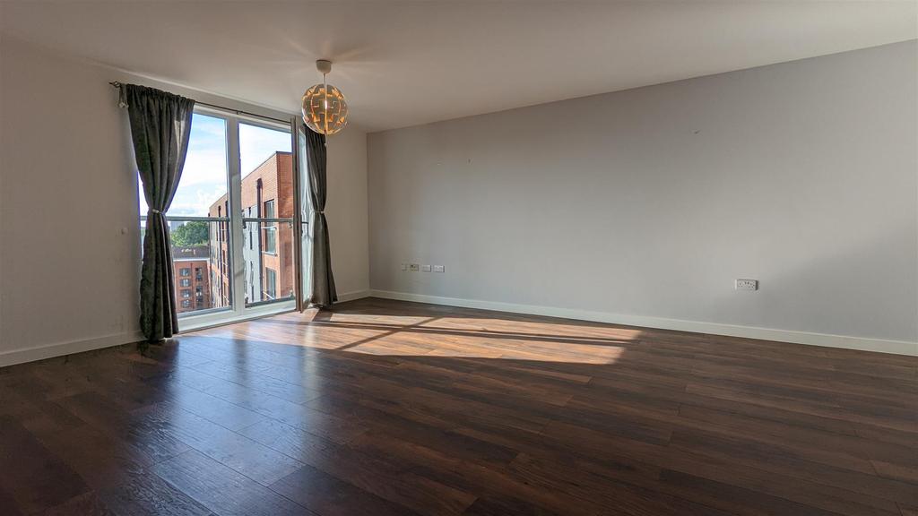 Riverside, Lowry Wharf, Derwent Street 3 bed apartment £250,000
