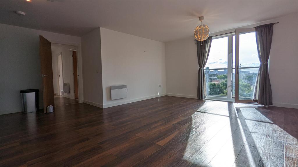 Riverside, Lowry Wharf, Derwent Street 3 bed apartment for sale £250,000