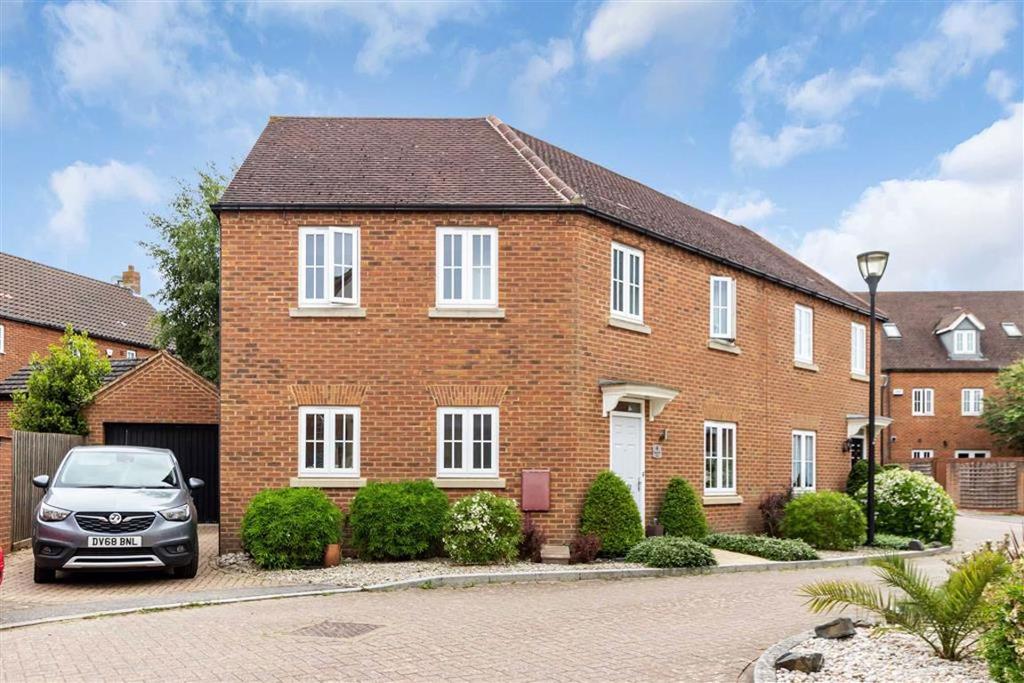 Hayworth Place, Oxley Park, Milton Keynes, Bucks 3 bed semidetached