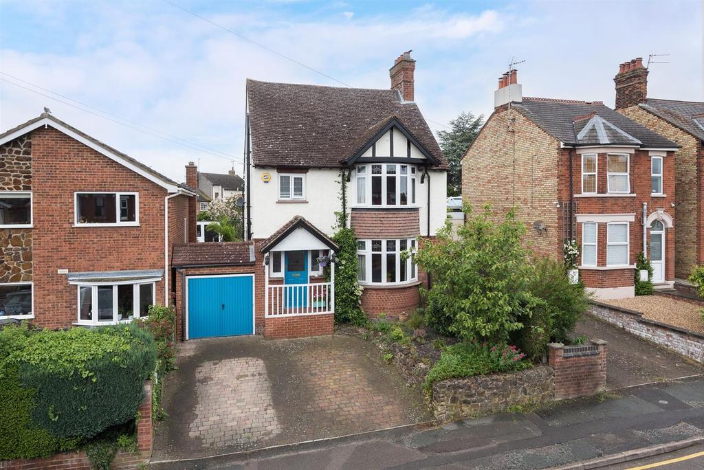 Rosebery Avenue, Leighton Buzzard 3 bed detached house £635,000