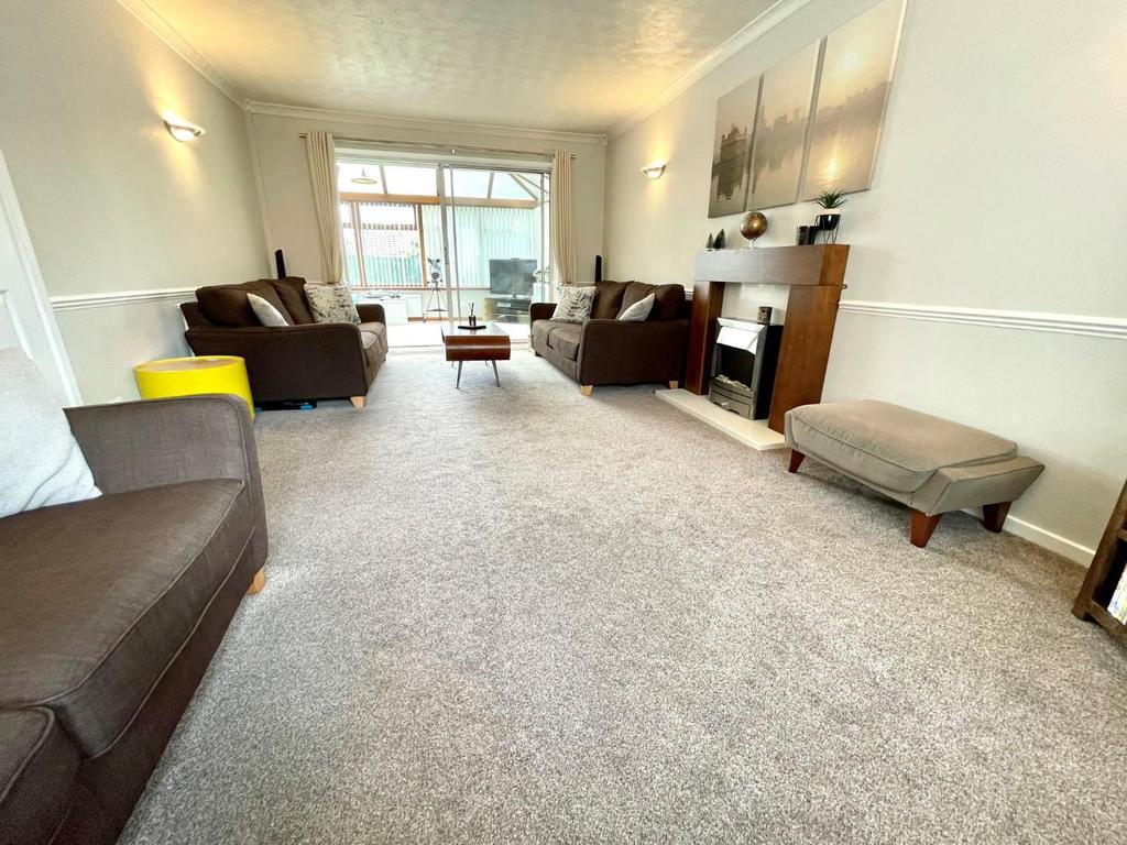 Yeoman Meadow, East Hunsbury, Northampton, NN4 4 bed detached house £