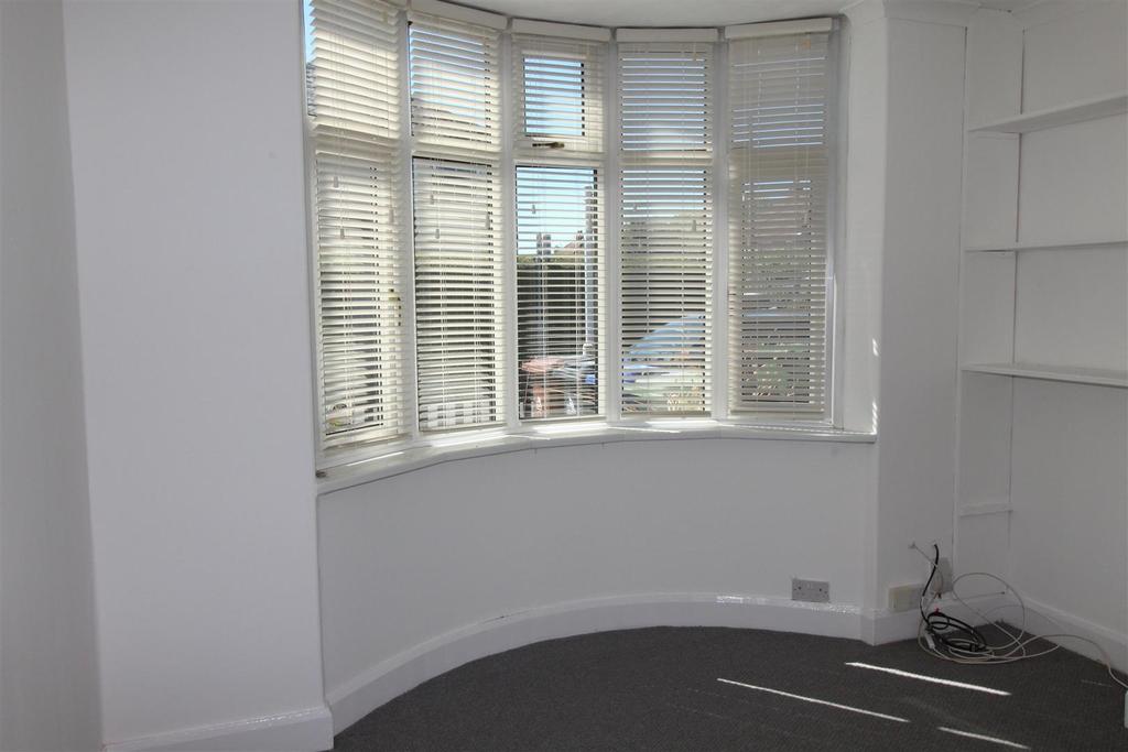 Kathleen Grove, Grimsby, N.E... 2 bed house £107,800