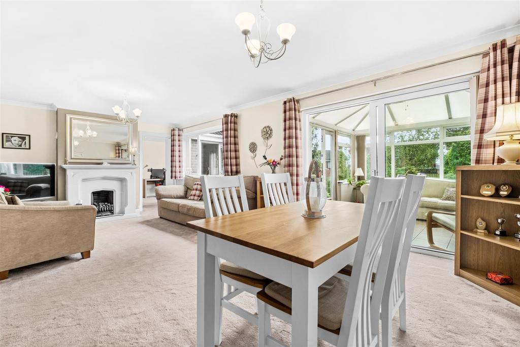 Oakhurst, Lichfield 3 bed detached house £450,000