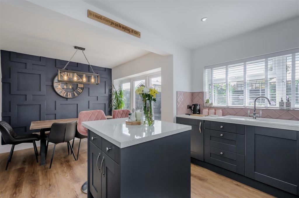 Ramsey Close, Hinckley 3 bed semidetached house £275,000