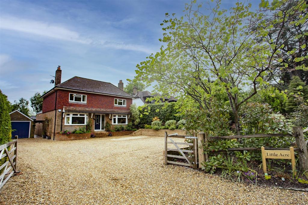 Middle Drive, Maresfield, Uckfield 4 bed detached house for sale £