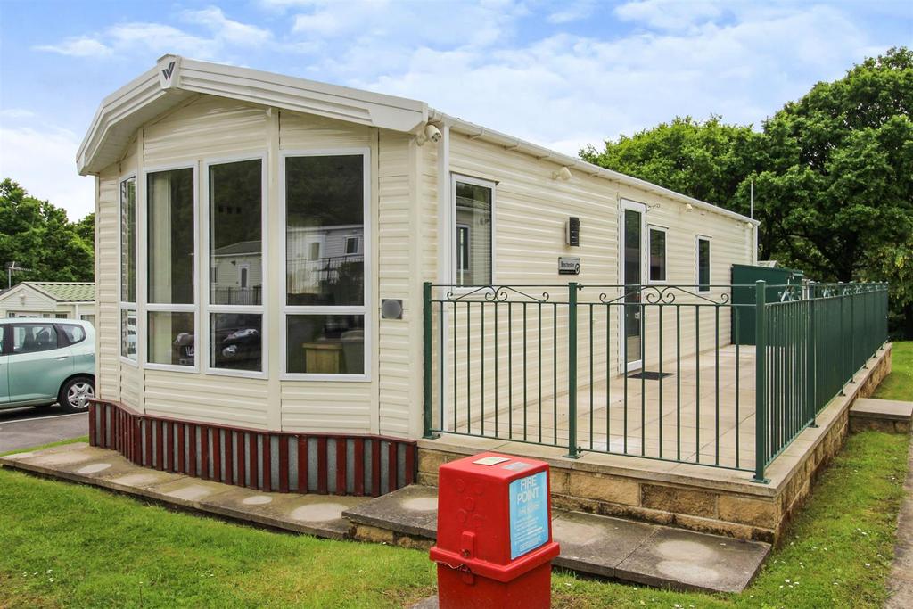 Mill Lane, Hawksworth, Leeds 2 bed park home £64,995