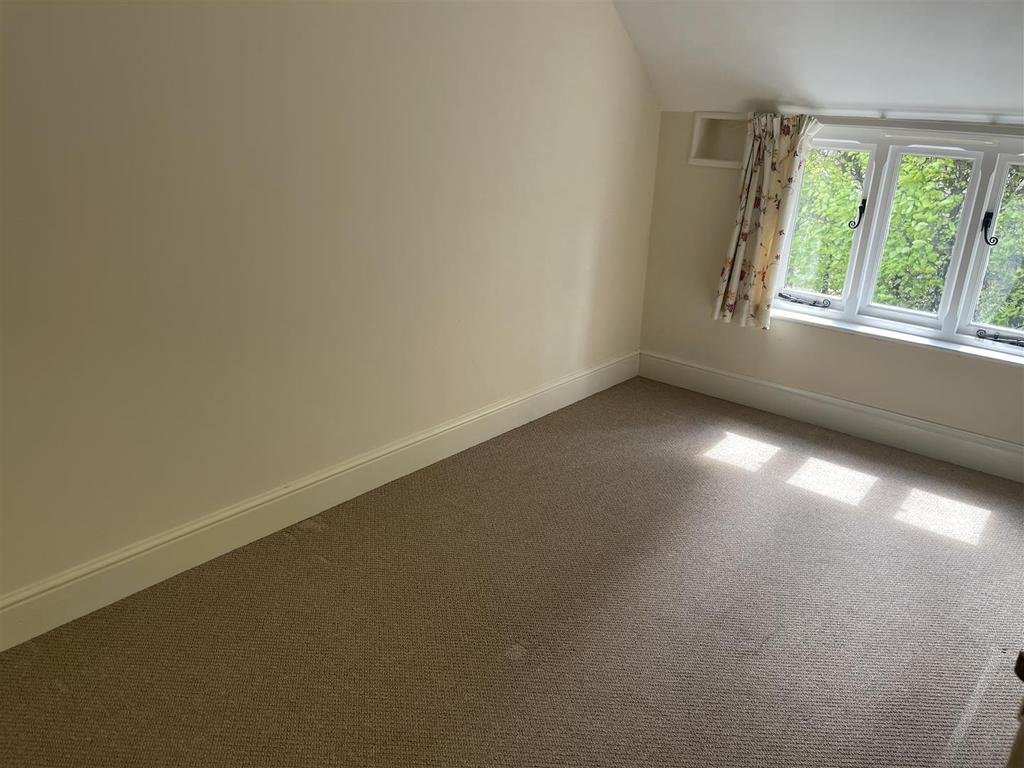 Bedroom 1.JPG