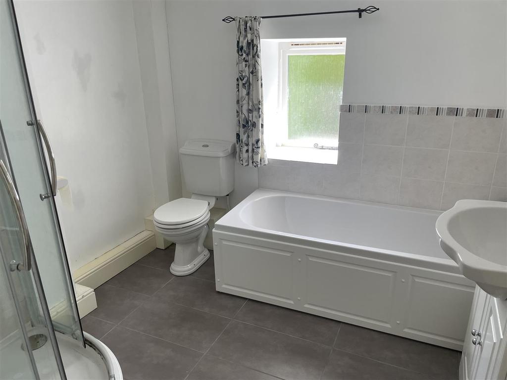 Bathroom.JPG