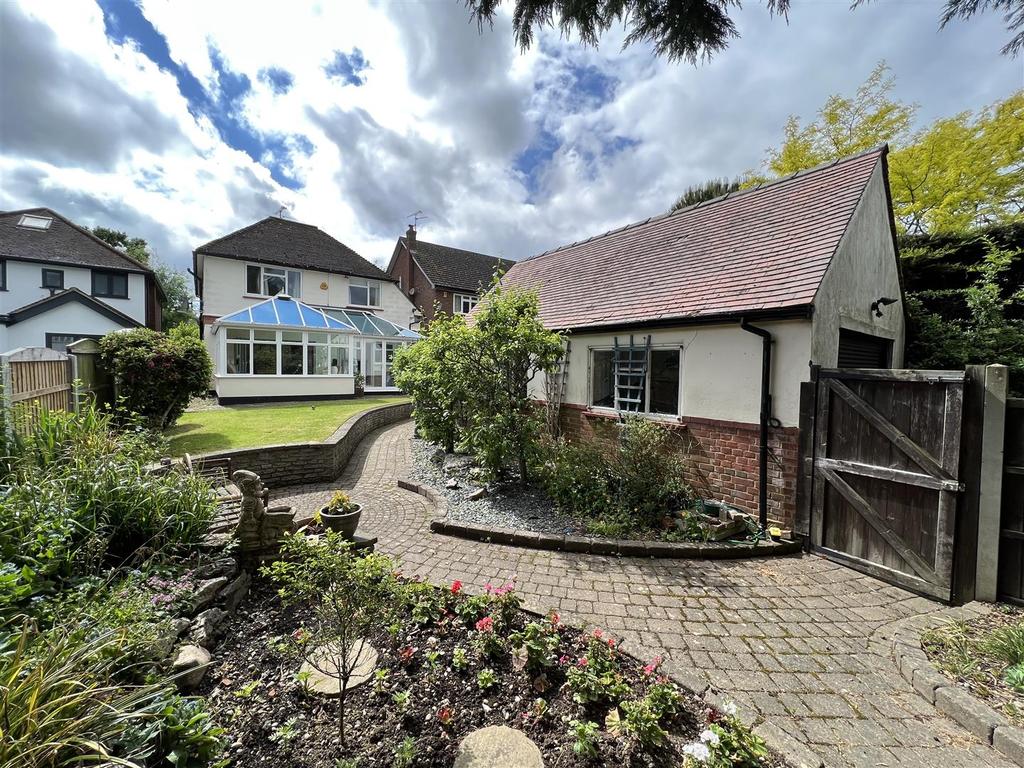 Priests Lane, Shenfield, Brentwood 4 bed detached house £1,150,000