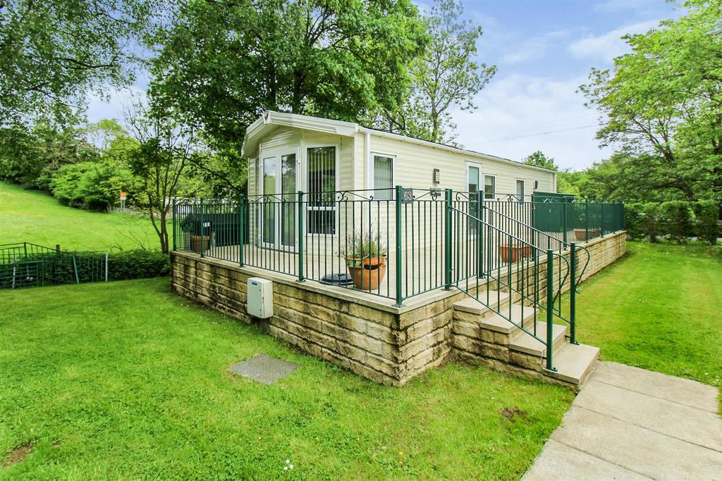 Mill Lane, Hawksworth, Leeds 2 bed park home £69,995