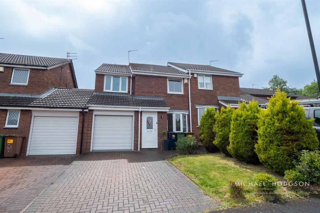Bowlynn Close, Moorside, Sunderland 3 bed semidetached house £179,950