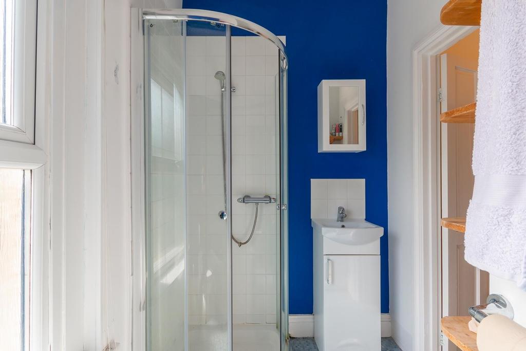 DAORLYREB51 - Ensuite B.jpg