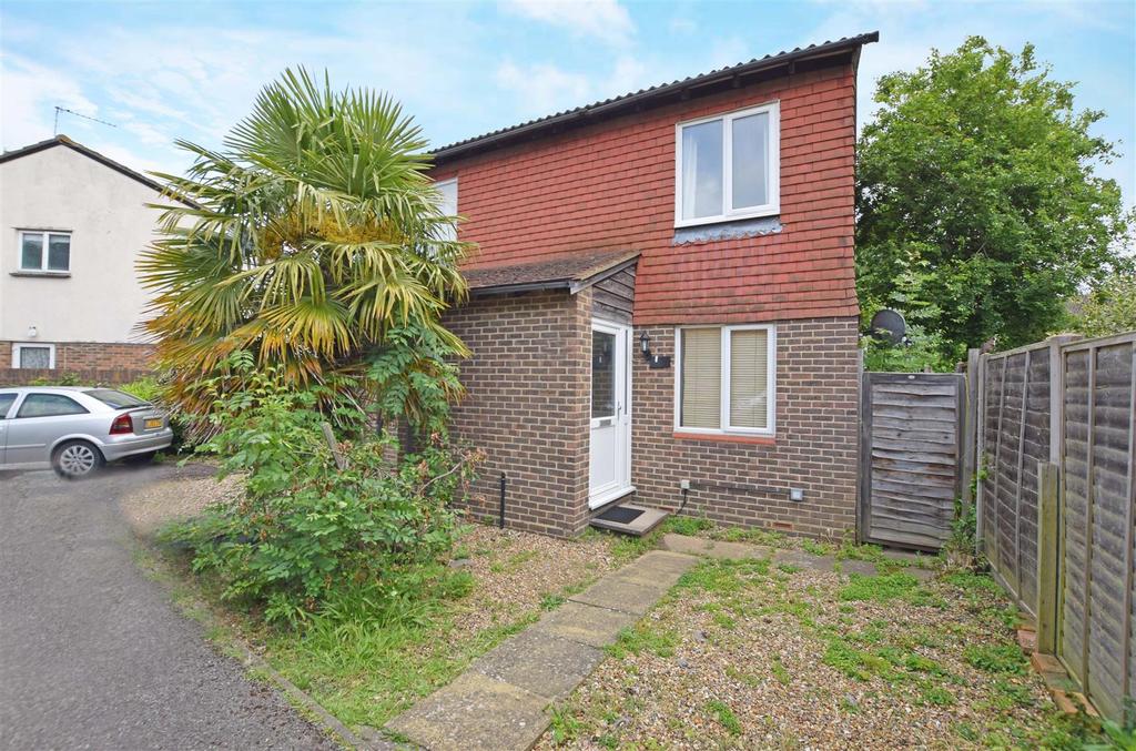 Houghton Close, Hampton 2 bed end of terrace house £1,400 pcm (£323 pw)
