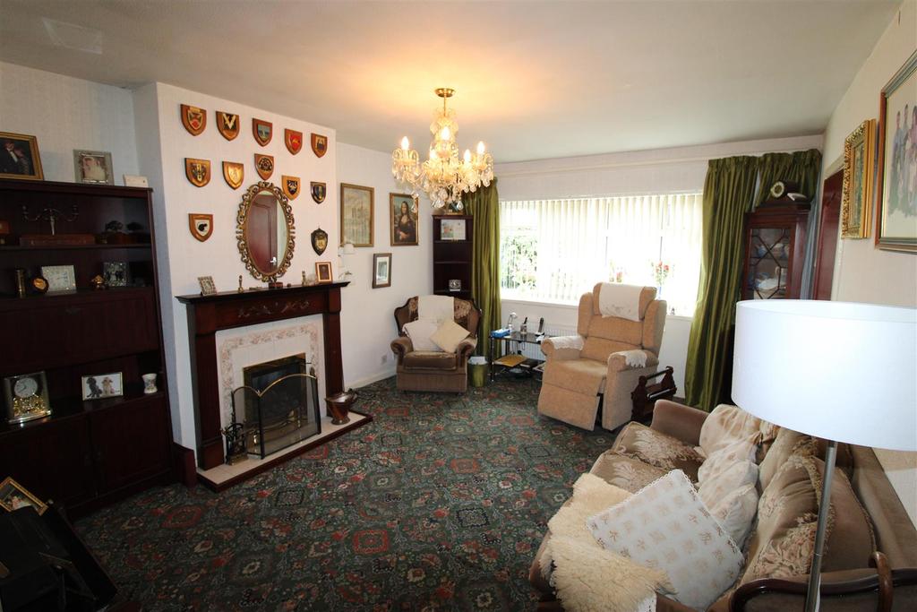 Cleve Way, Formby, Liverpool 2 bed semidetached bungalow £230,000