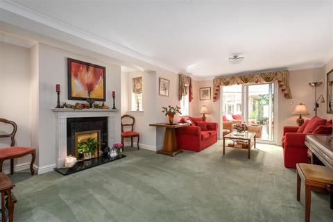 4 The Wilderness, East Molesey, KT8 0JT