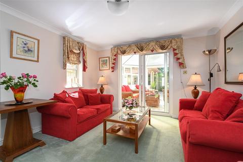 4 The Wilderness, East Molesey, KT8 0JT