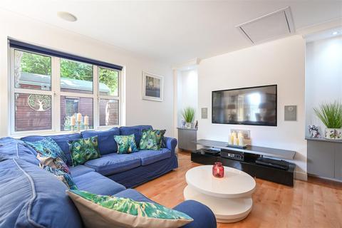 4 The Wilderness, East Molesey, KT8 0JT