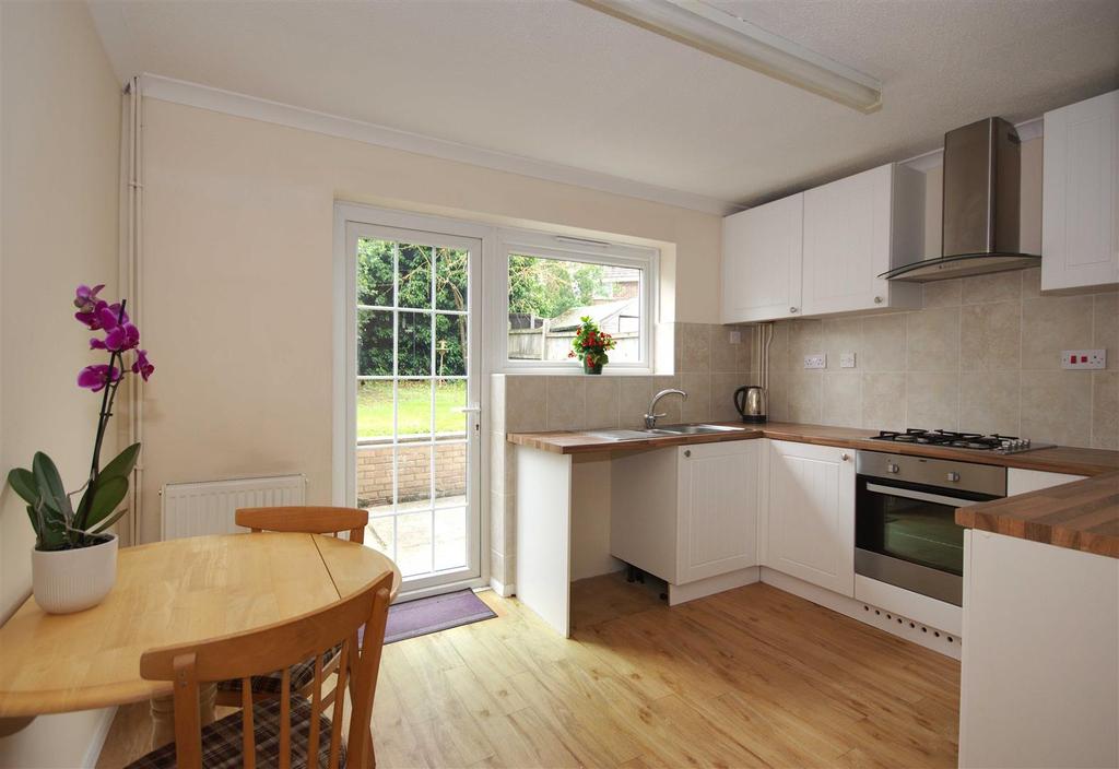 Field Avenue, Canterbury 2 bed house £220,000