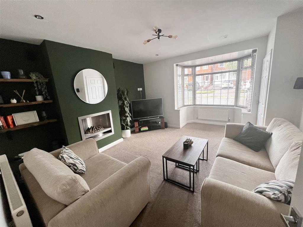 Gracemere Crescent, Hall Green, Birmingham 3 bed end of terrace house