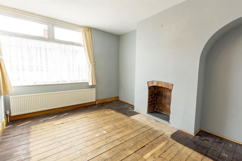Lilac Grove, Beeston, Nottingham 3 bed house £260,000