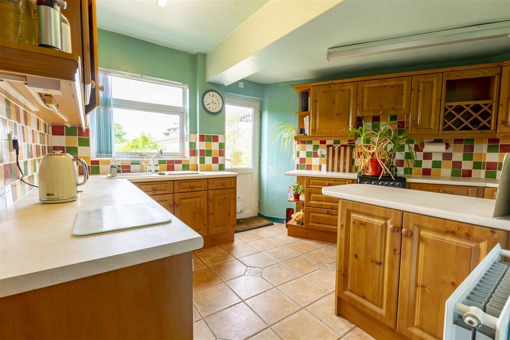 Kitchen (2)-HDR copy.jpg