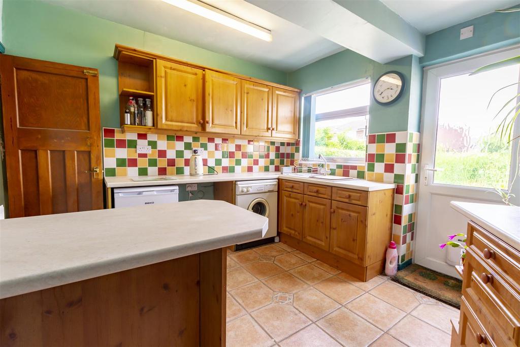 Kitchen (5)-HDR copy.jpg