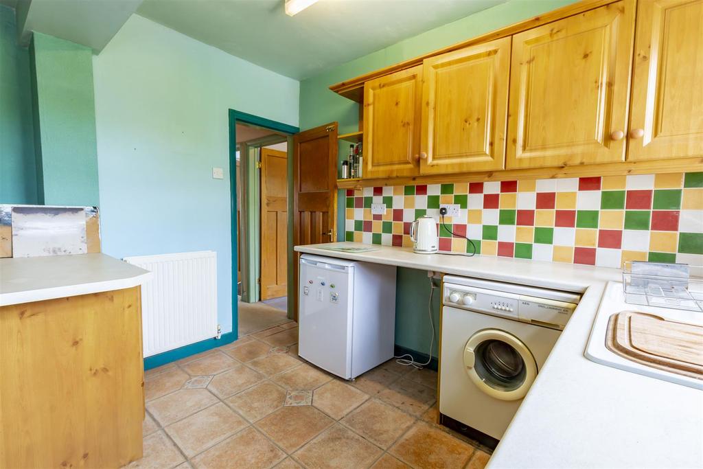 Kitchen (8)-HDR copy.jpg